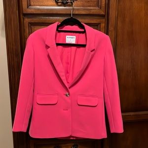 Crepe Suit Blazer never worn. I bought it for an event and decided not wear it.